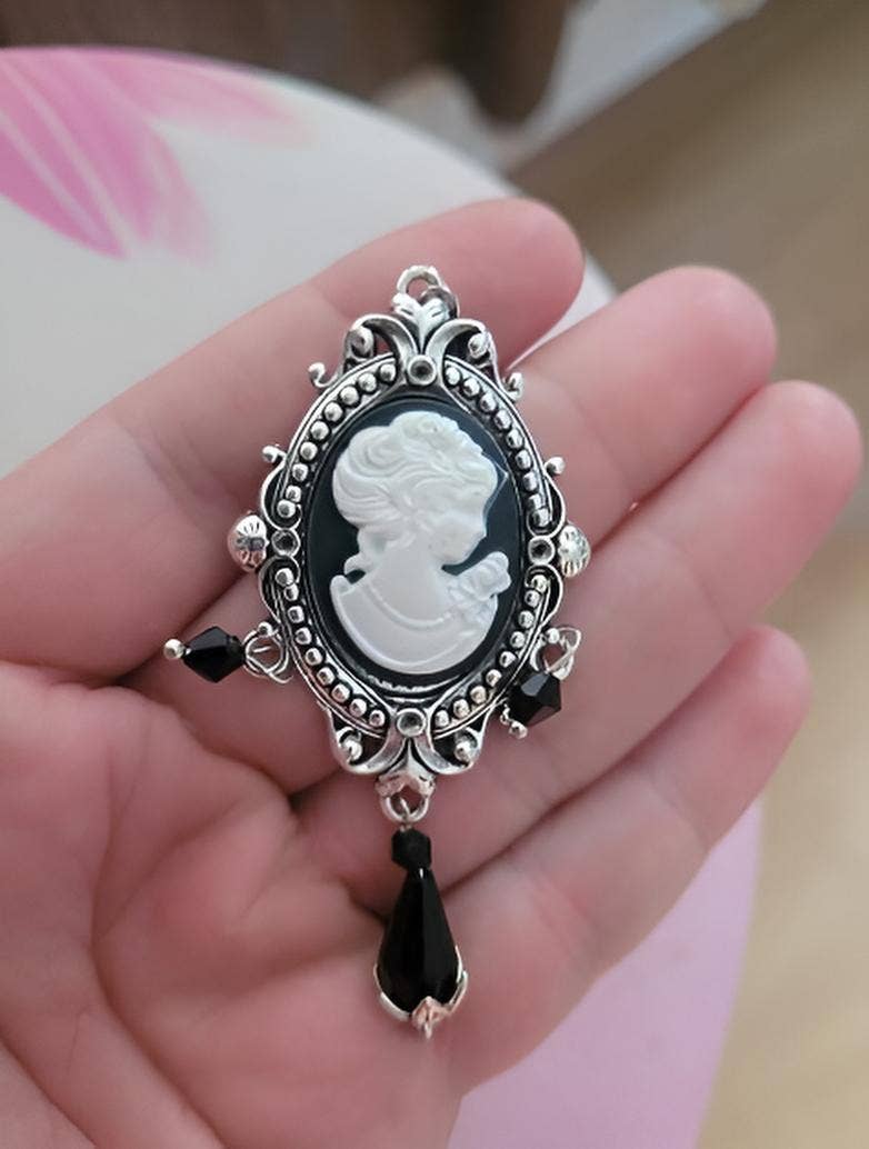 Ohrringe mit viktorianischem gotischem Kamee