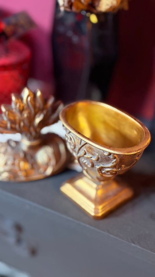 Große goldene Sacred Heart Schmuckdose