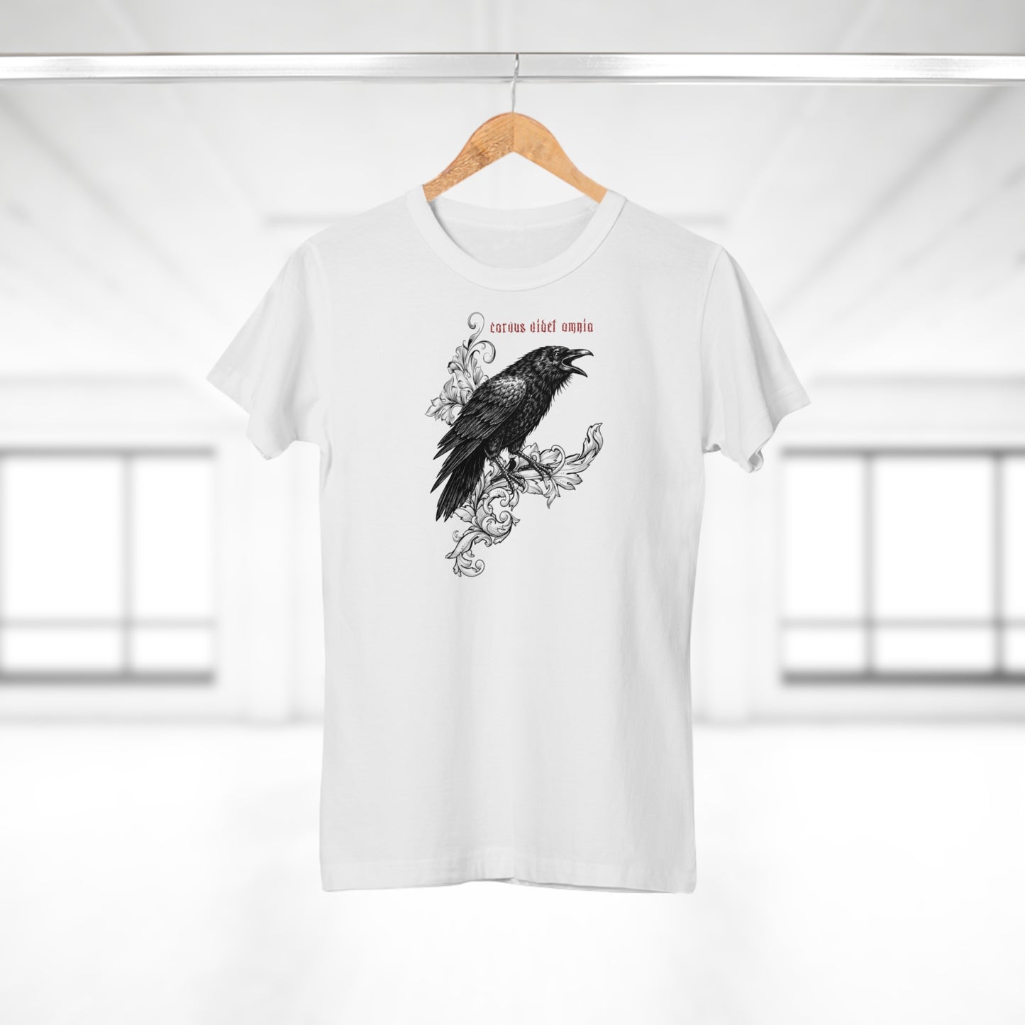 Corvus Videt Omnia Women's T-shirt