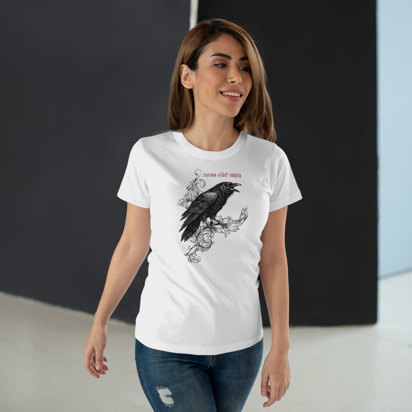 Corvus Videt Omnia Women's T-shirt