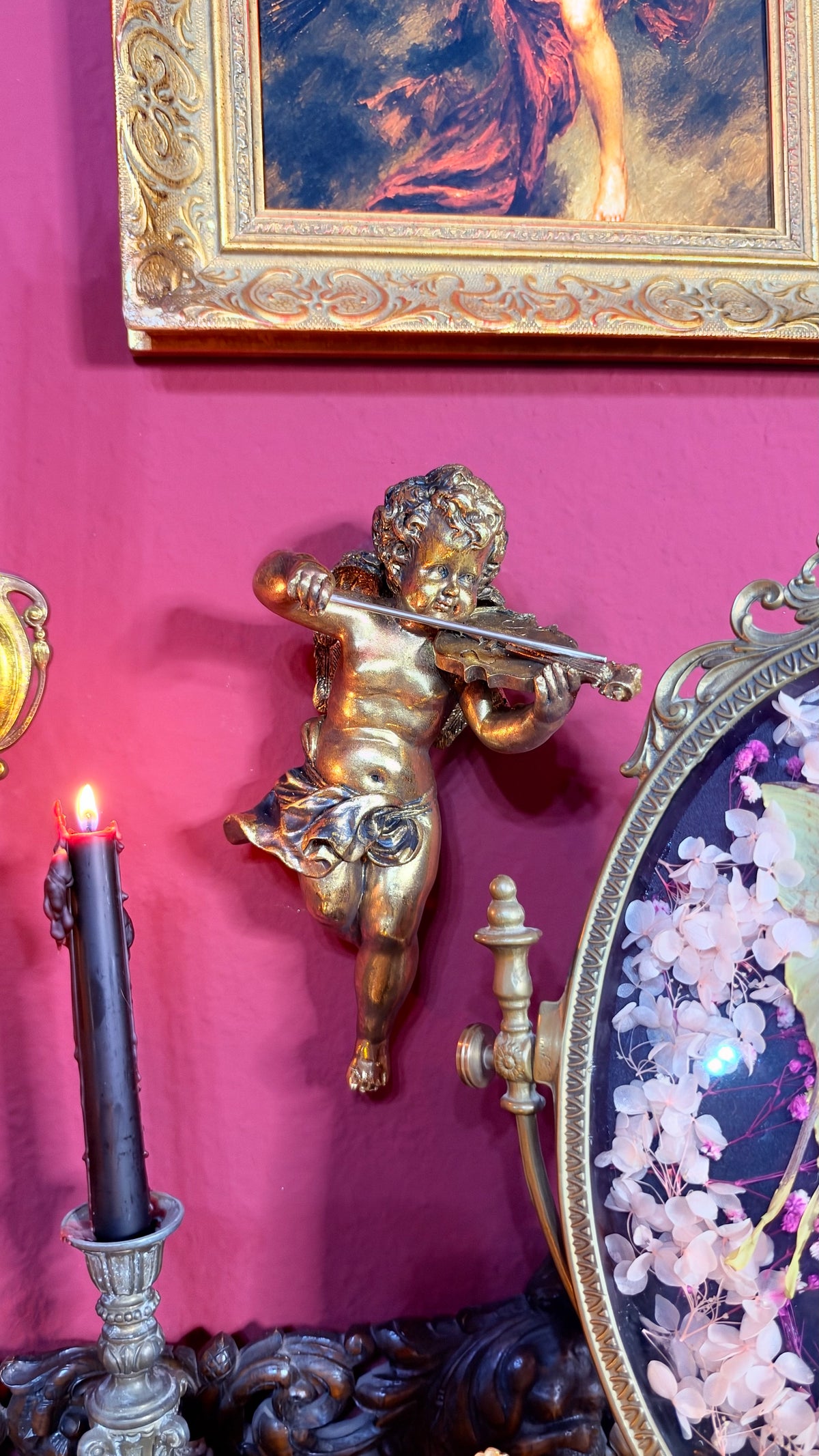 Wandfigur „Cherub“, Violinenmotiv, Gold