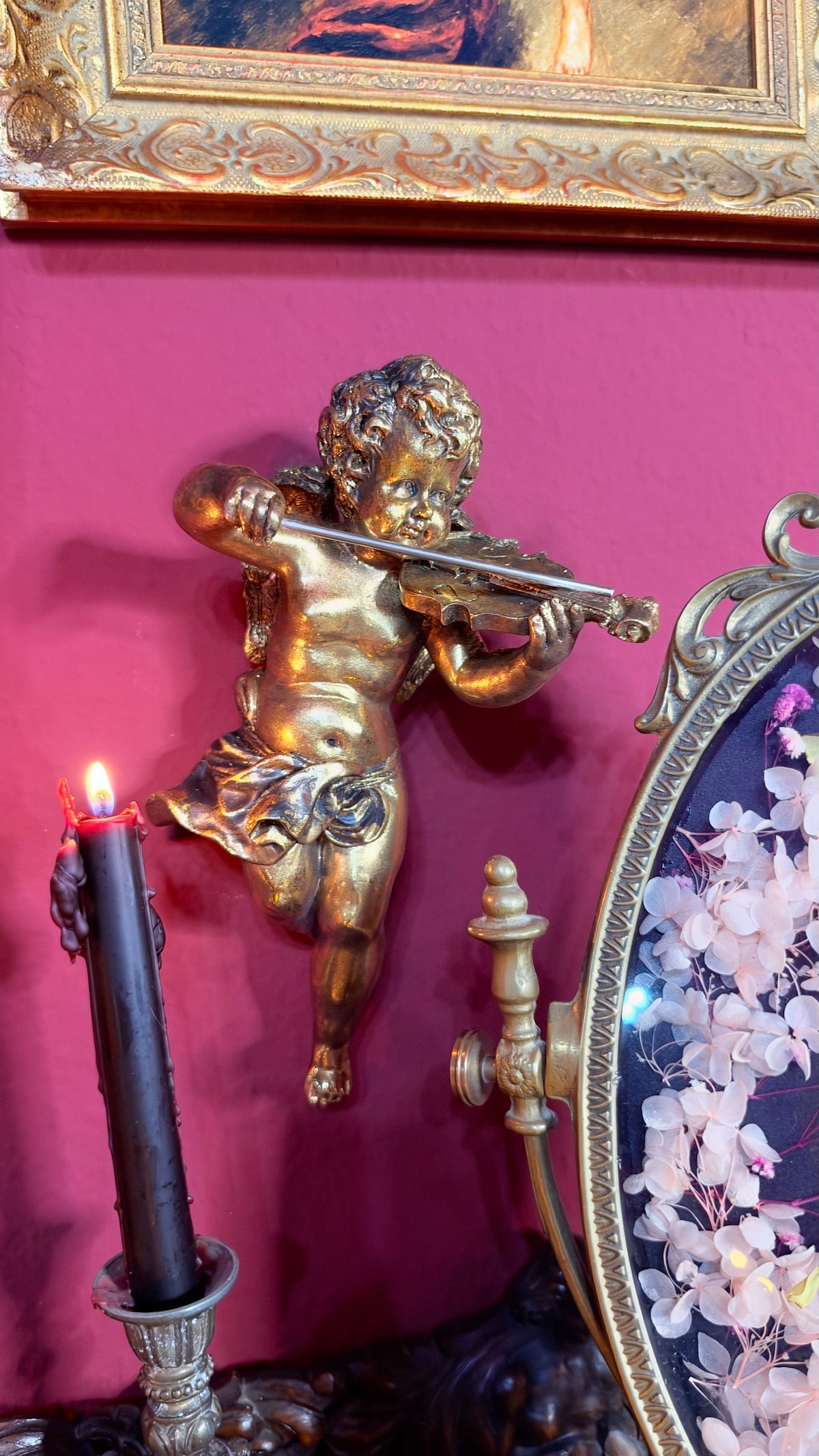 Wandfigur „Cherub“, Violinenmotiv, Gold
