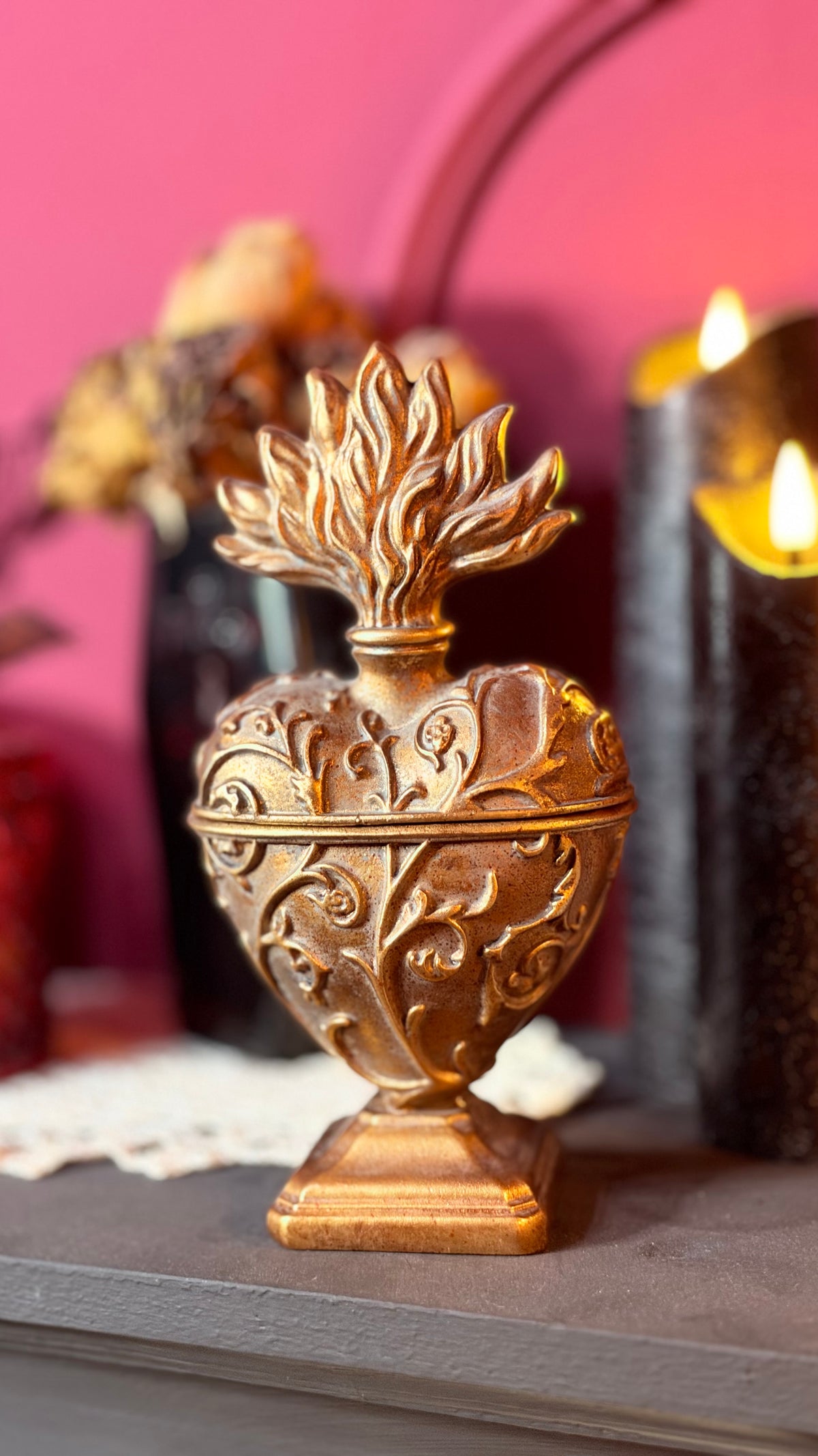 Große goldene Sacred Heart Schmuckdose