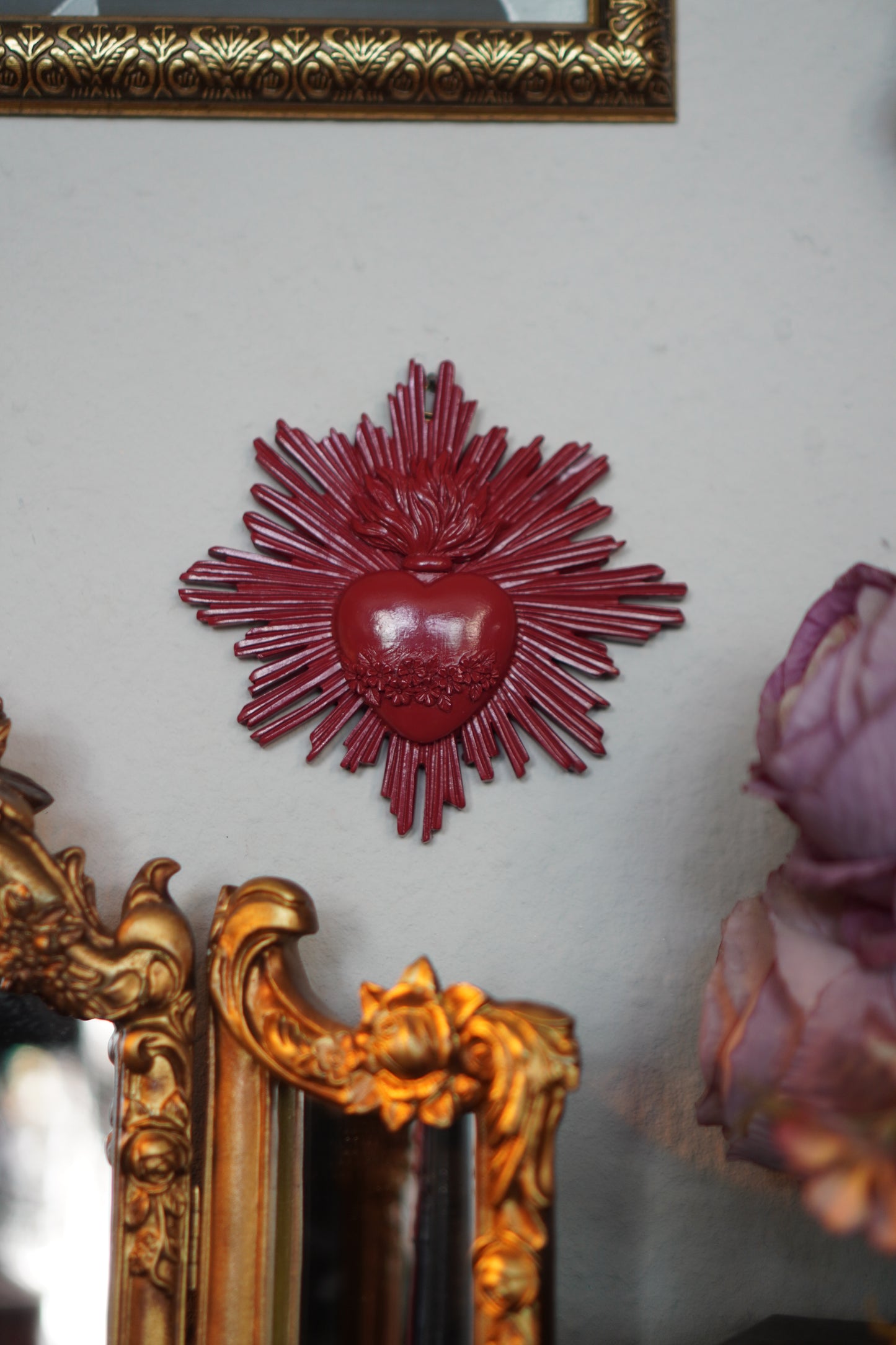 Sacred Heart Wandornament rot 14,5 x 13,5