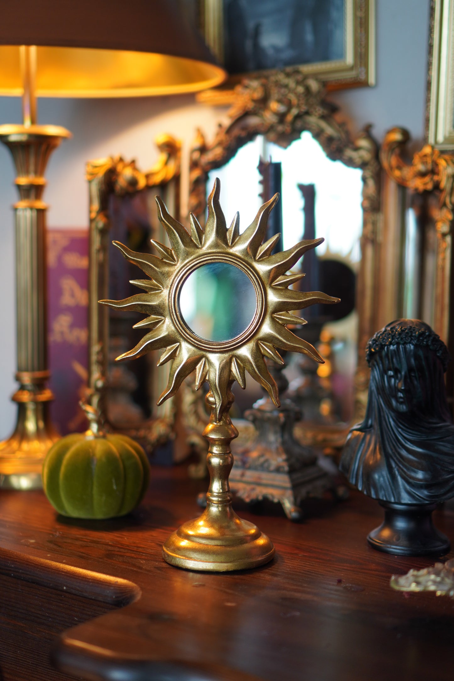 Sonnenförmiger Standspiegel  17 x 26,6