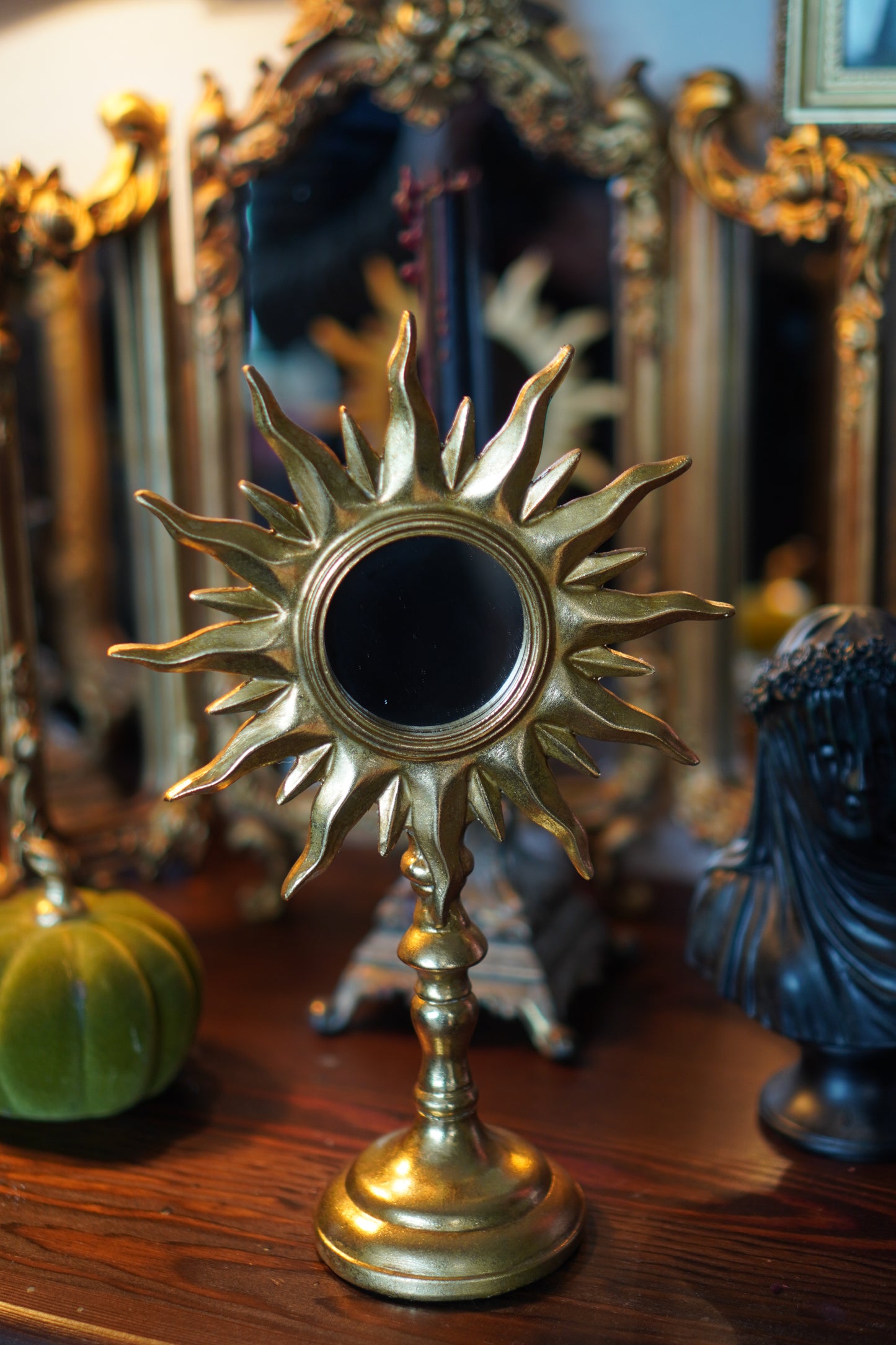 Sonnenförmiger Standspiegel  17 x 26,6