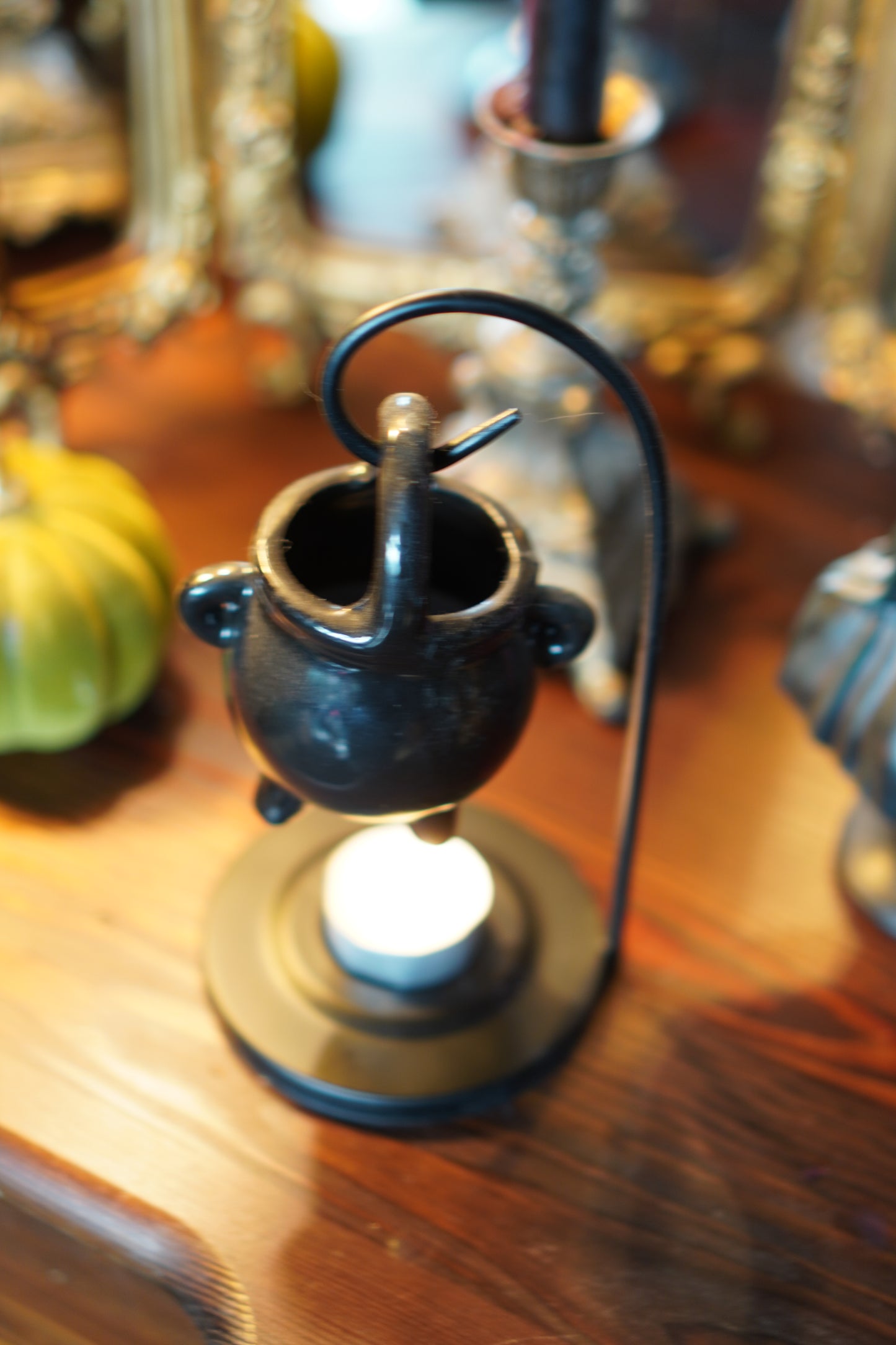 Schwarzer Kessel zum Aufhängen