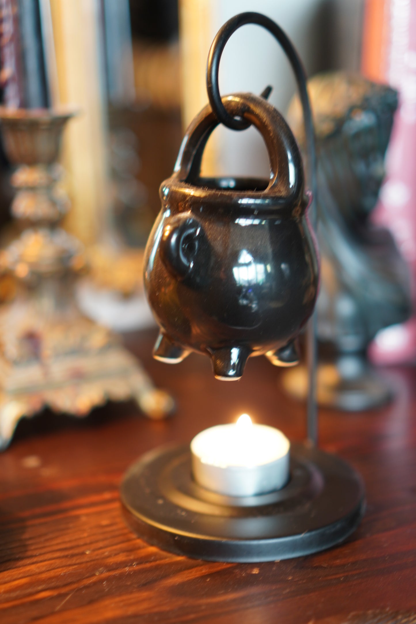 Schwarzer Kessel zum Aufhängen