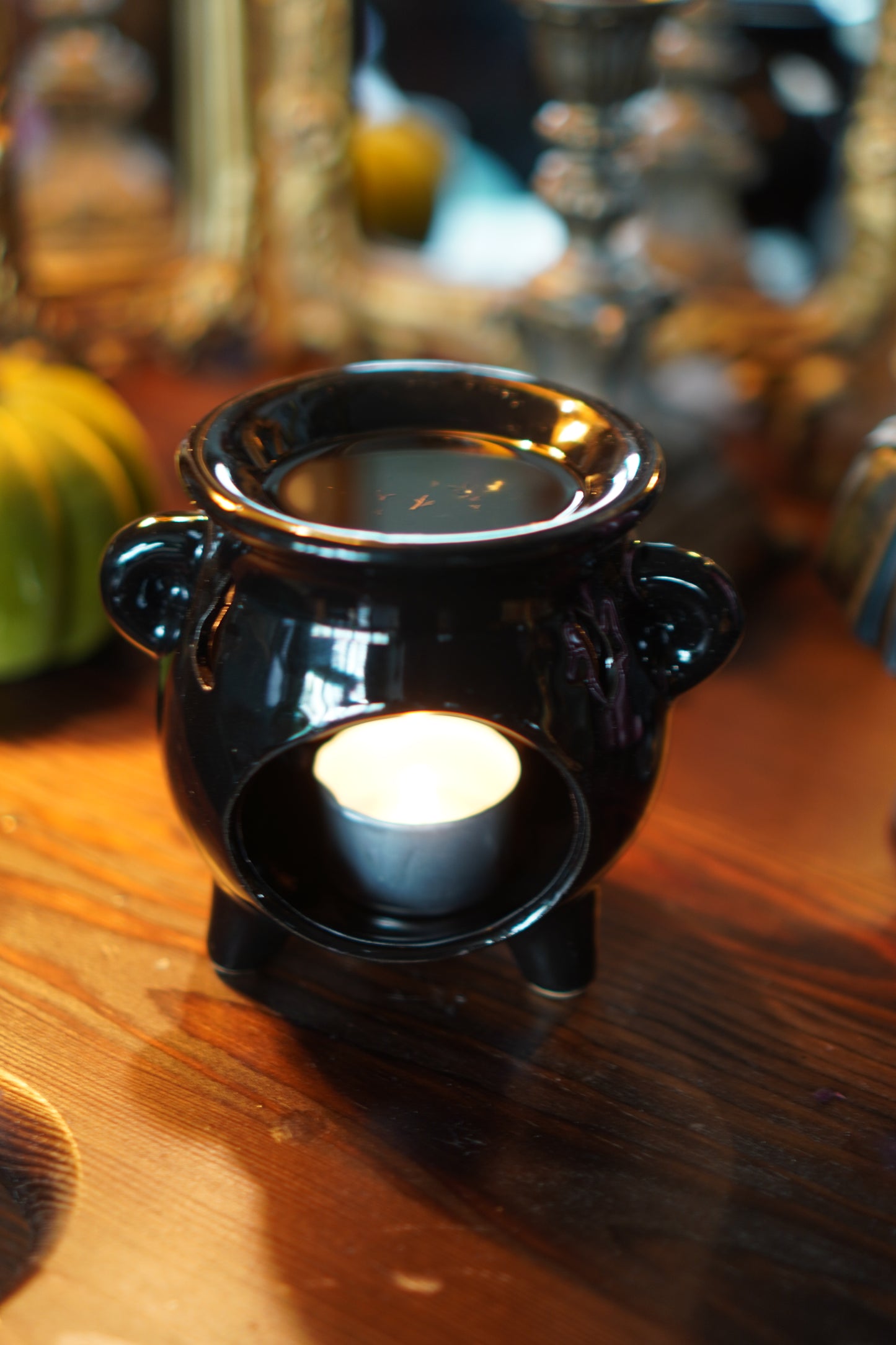 Eden großer schwarzer Kessel Ölbrenner