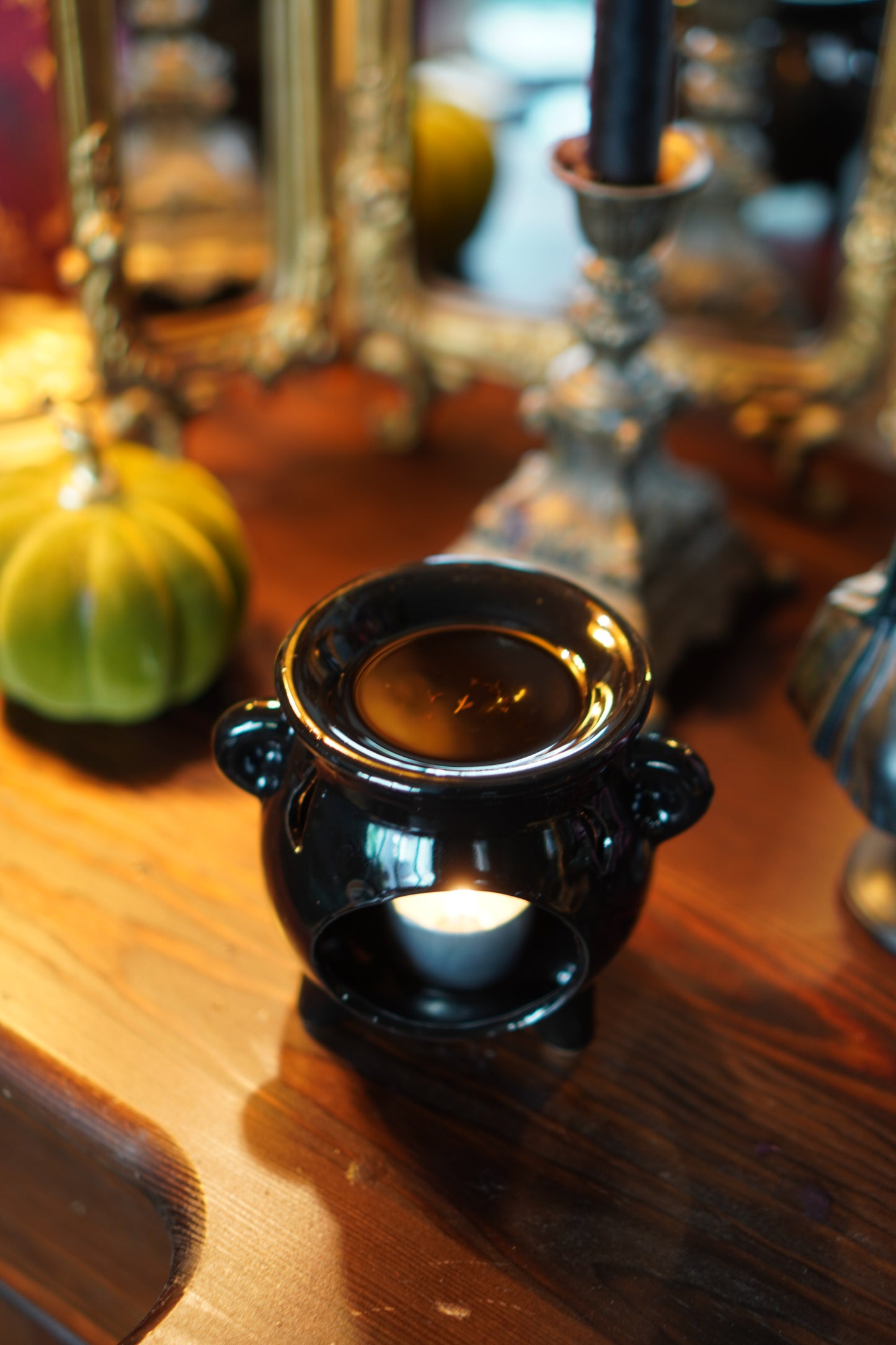 Eden großer schwarzer Kessel Ölbrenner