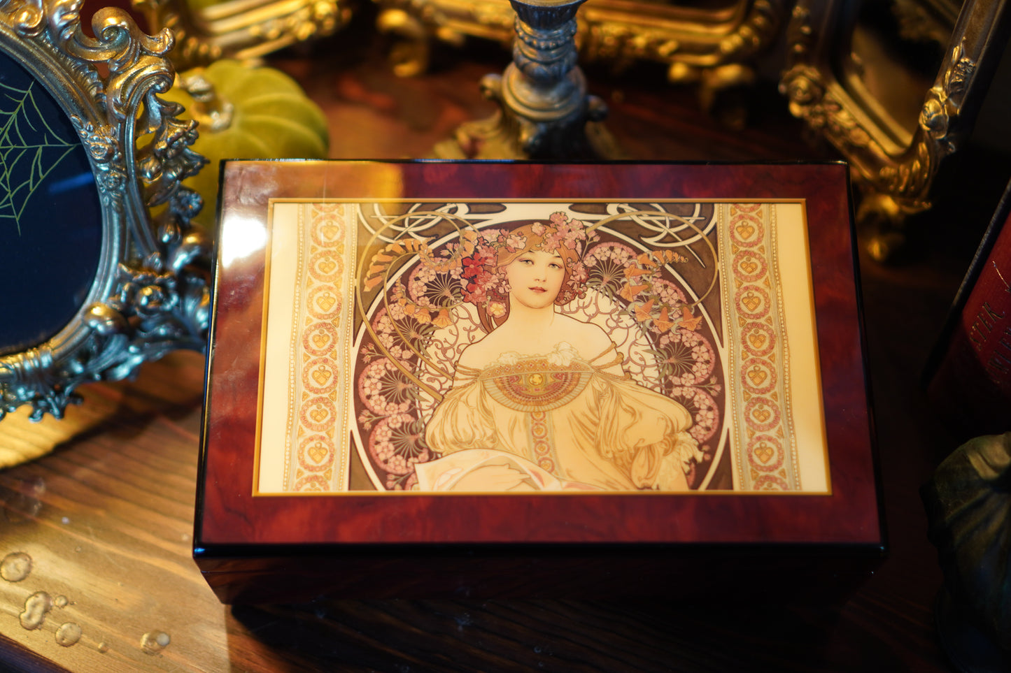 Schmuckschatulle mit Spieluhr