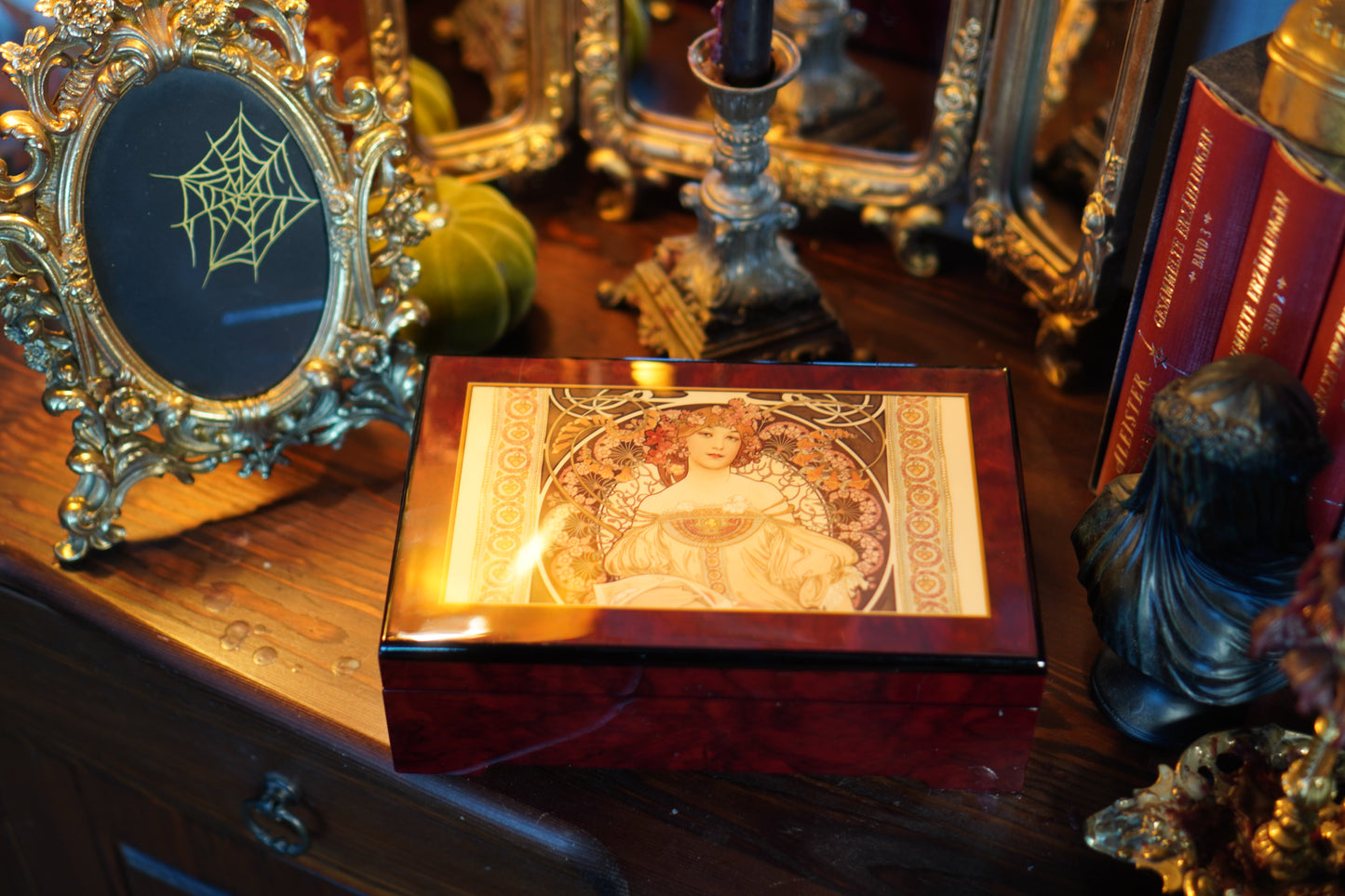 Schmuckschatulle mit Spieluhr