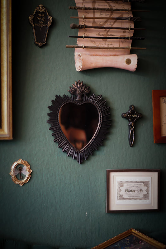 Schwarzer "Heiliges Herz" Spiegel 39x31cm