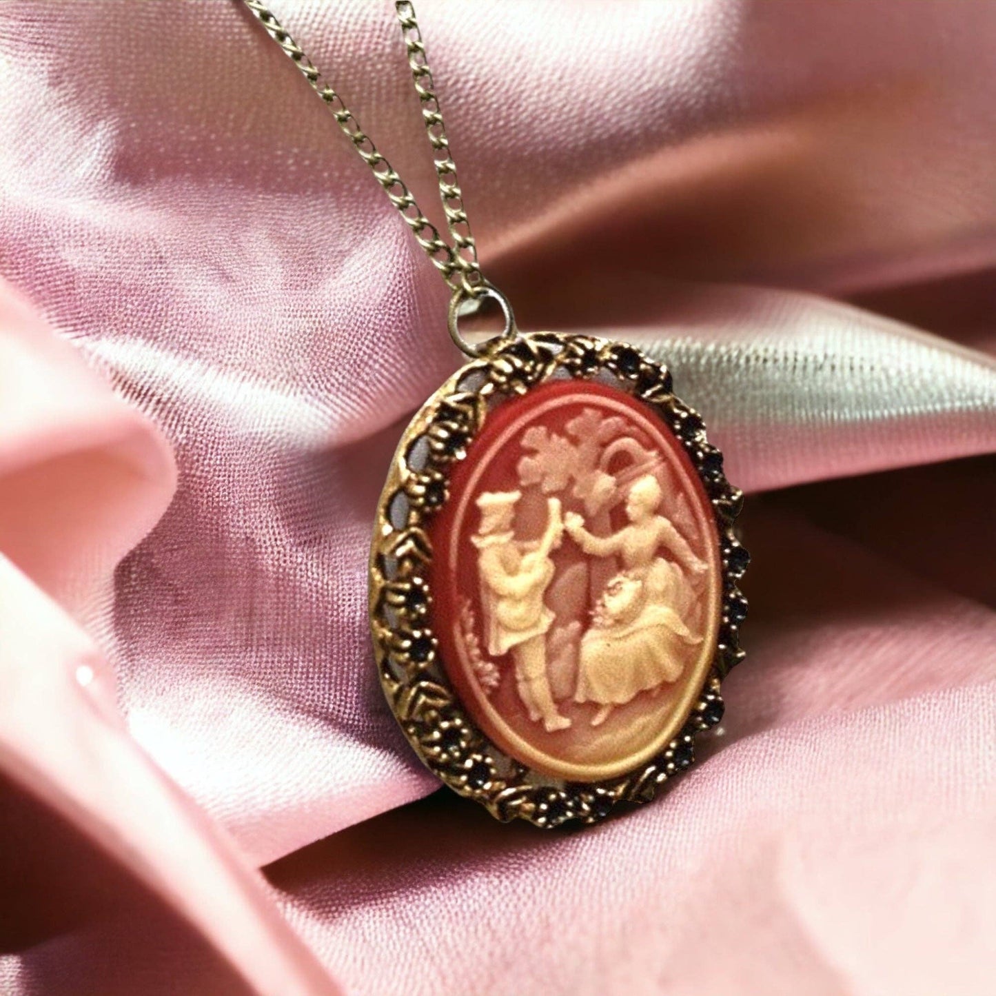 Vintage Cabochon-Kette mit Altgold-Rahmen