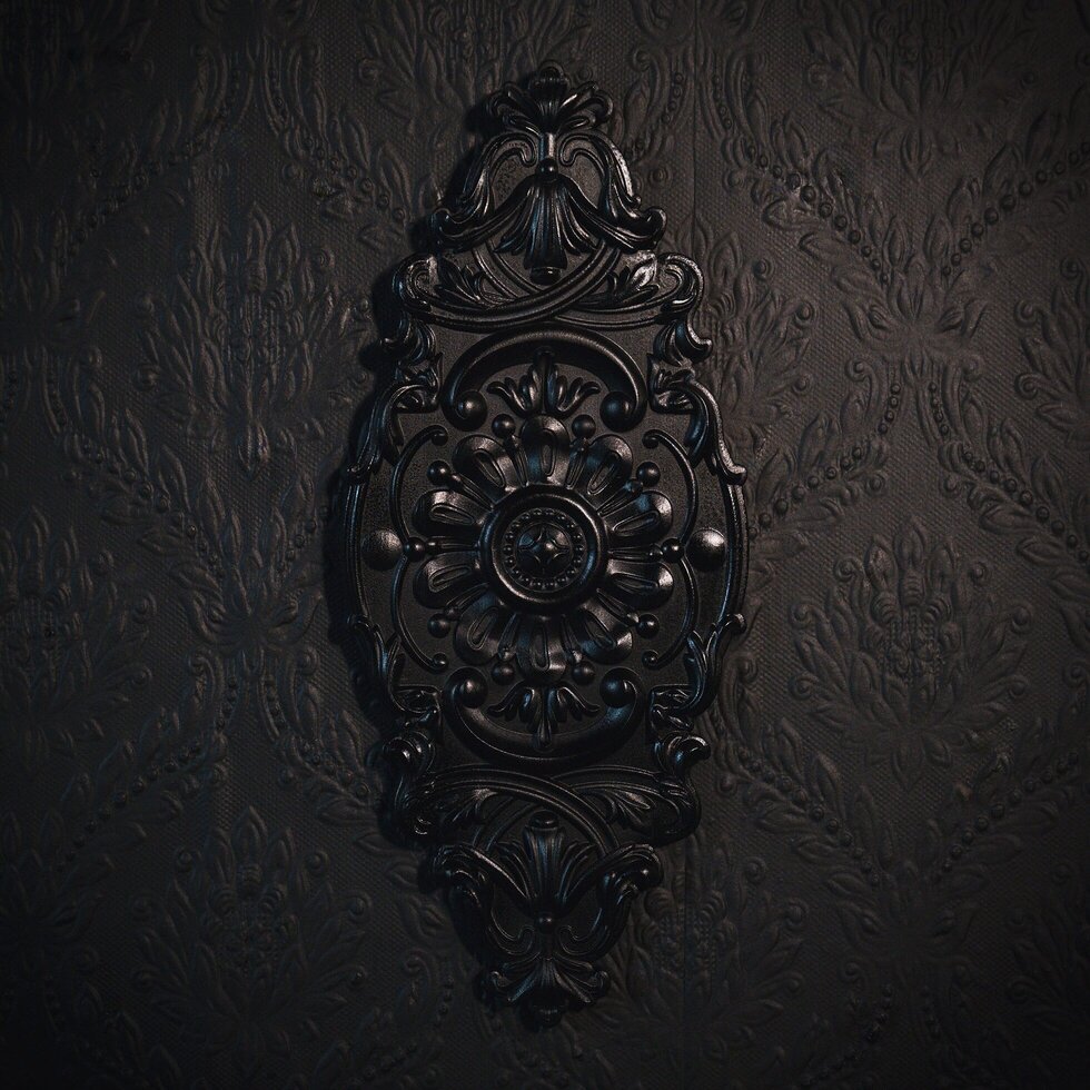 Reign - Baroque Wall Plaque Black
